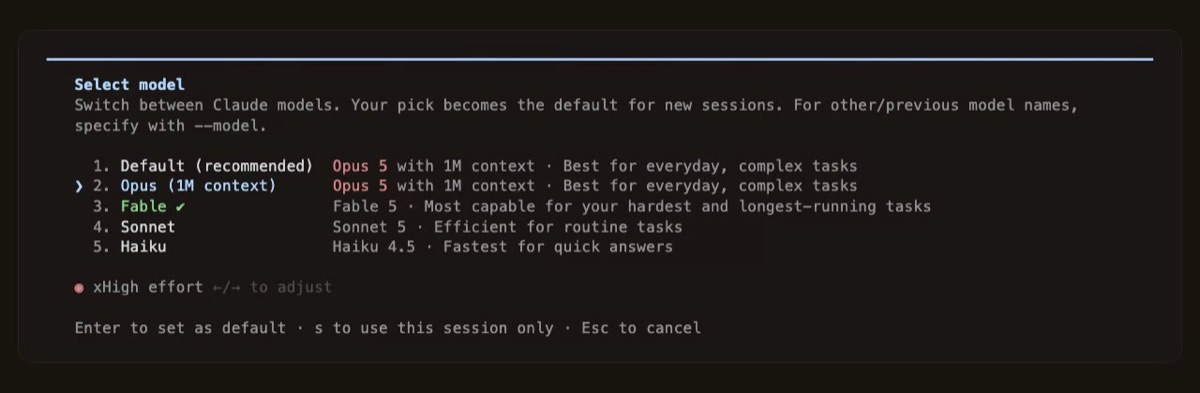 Der Claude-Code-Modell-Picker mit fünf Einträgen: Default (recommended) Opus 5, Opus (1M context), Fable 5, Sonnet 5 und Haiku 4.5, darunter die Effort-Zeile und die Tastenhinweise.